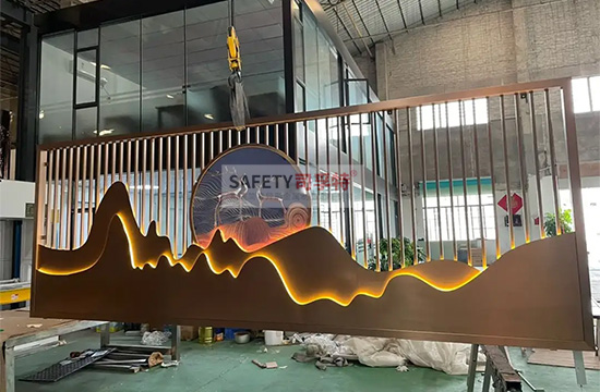 金屬山水屏風(fēng)隔斷：新中式古典風(fēng)，精致優(yōu)雅，輕奢舒適