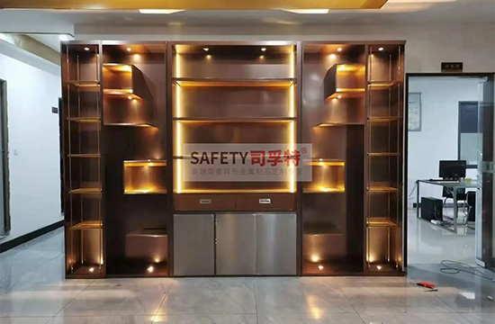 不銹鋼酒柜款式多樣，美觀時(shí)尚，經(jīng)久耐用