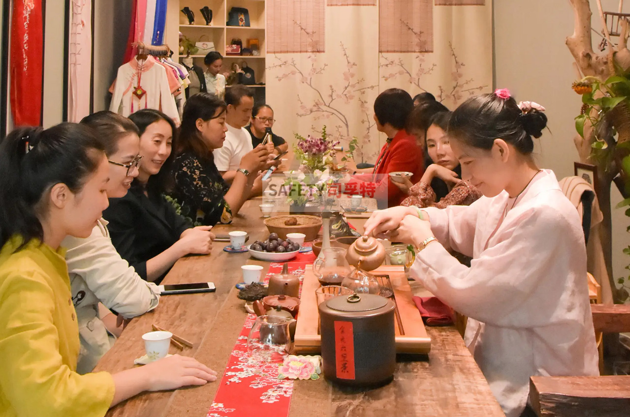 “圍爐煮茶”為什么火？年輕人追捧是有原因的-司孚特圍爐茶桌(圖1)