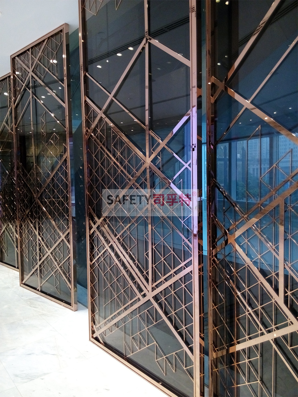 金屬屏風（不銹鋼屏風、鋁雕屏風）安裝過程和步驟講解(圖2)